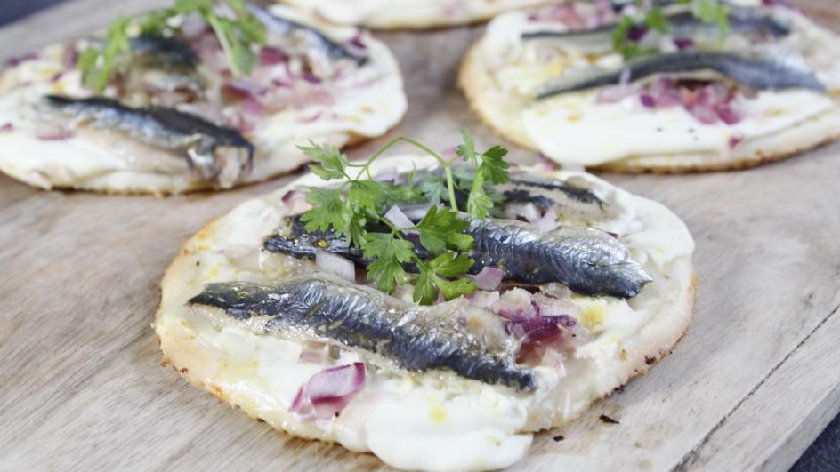 Pizzetas sardines, oignons